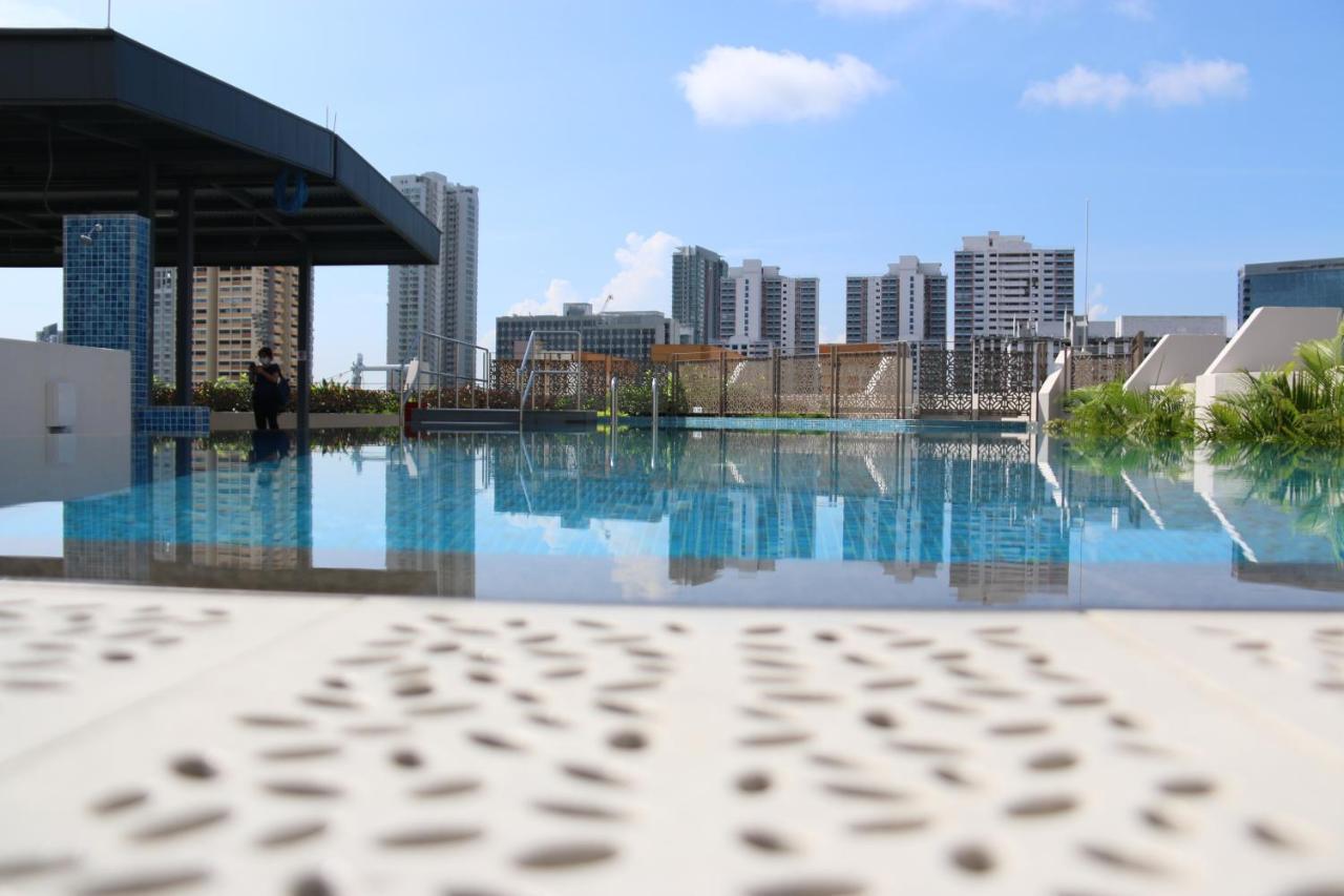 Aqueen Prestige Hotel Jalan Besar Singapore Exterior photo