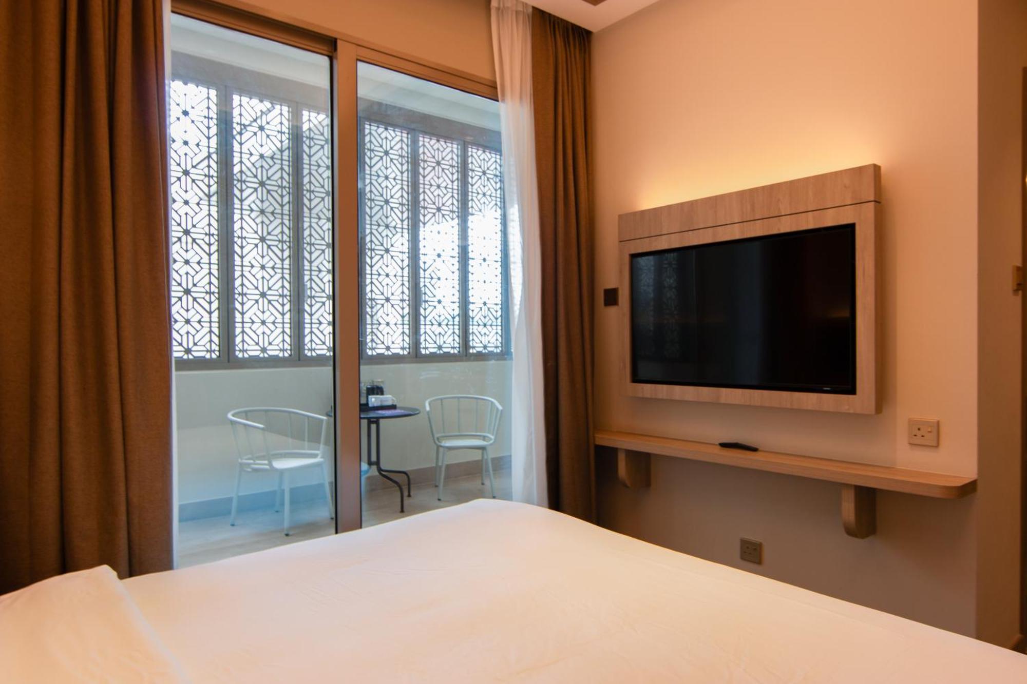 Aqueen Prestige Hotel Jalan Besar Singapore Exterior photo
